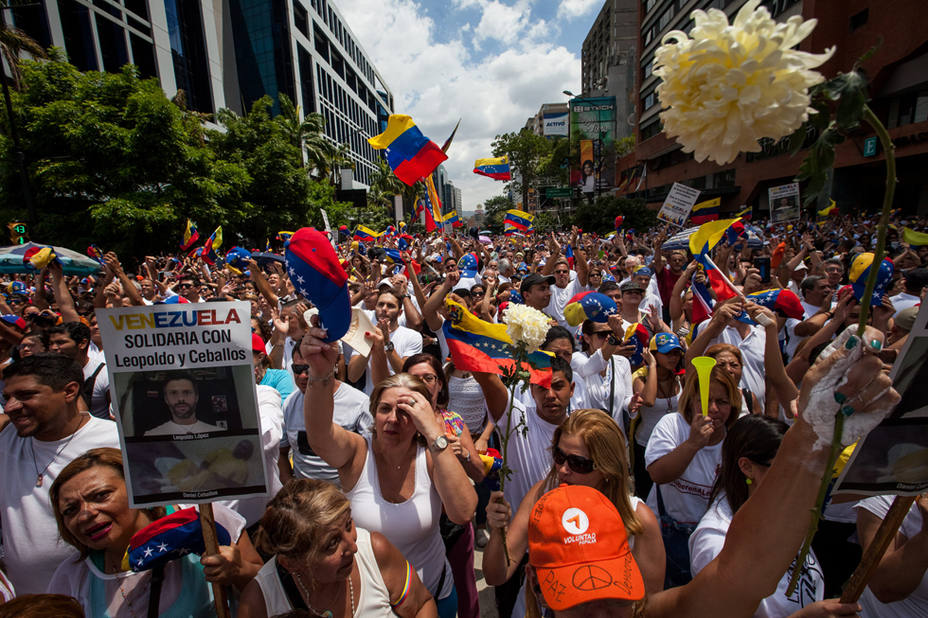 EFE: Chavismo muestra fortalezas a una oposición que no cede en su demanda