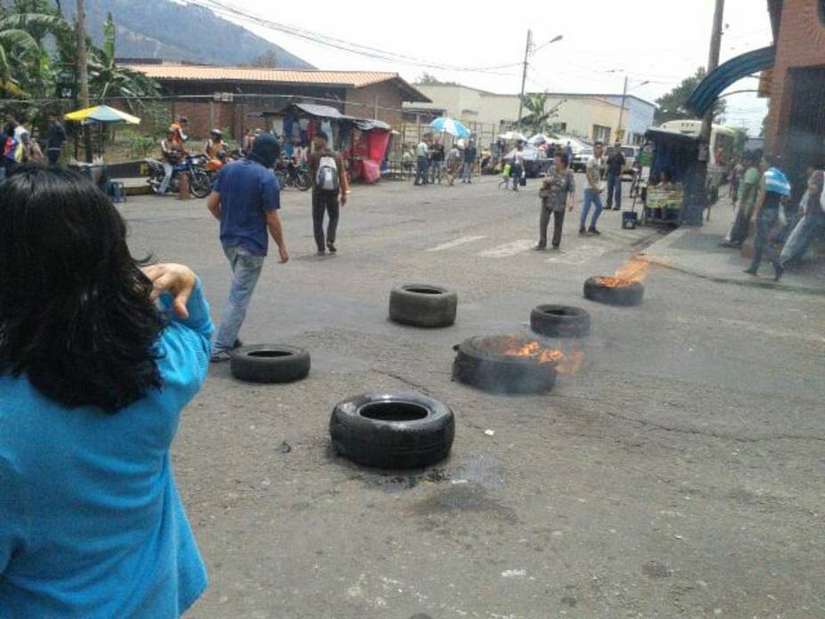 Hirieron con perdigones y detuvieron a manifestantes en Rubio