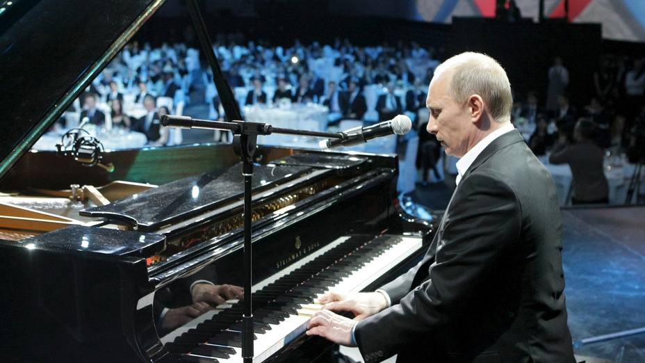 Putin deleitó con el piano a sus acompañantes en Pekín