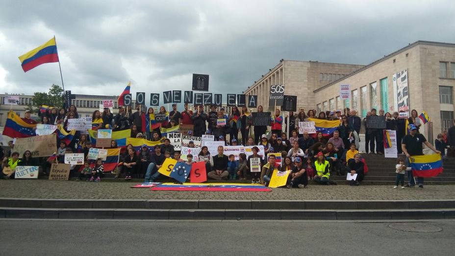 Venezolanos en Bruselas piden que UE imponga sanciones a gobierno de Maduro