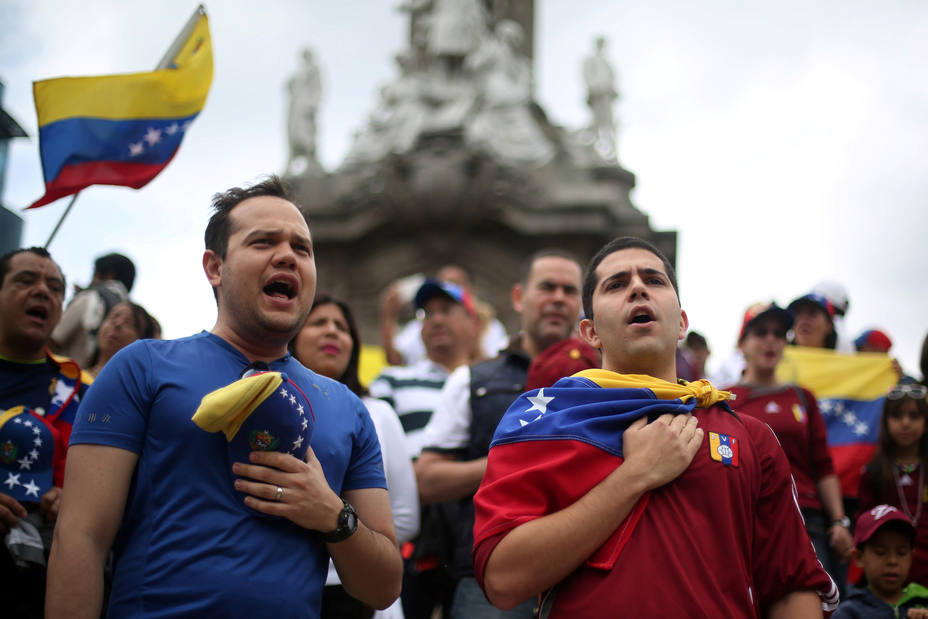 Venezolanos envían medicinas desde México para aliviar crisis humanitaria