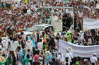 El papa Francisco recibió multitudinaria bienvenida en Villavicencio