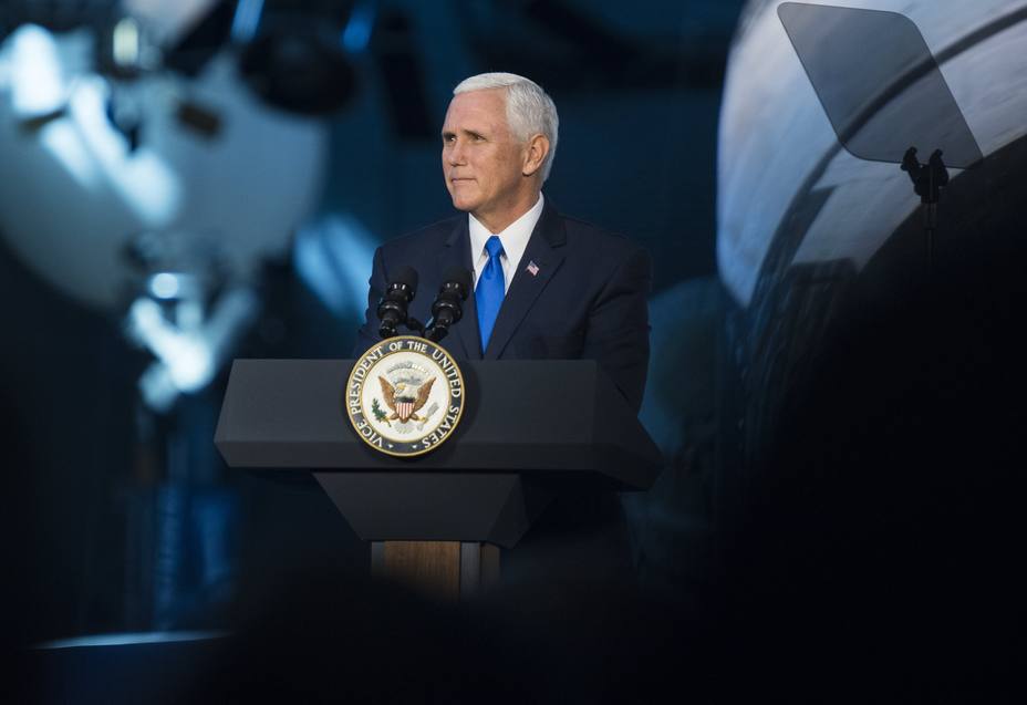 pence-abandona-partido-nfl-por-protesta-jugadores-durante-himno_206826.jpg