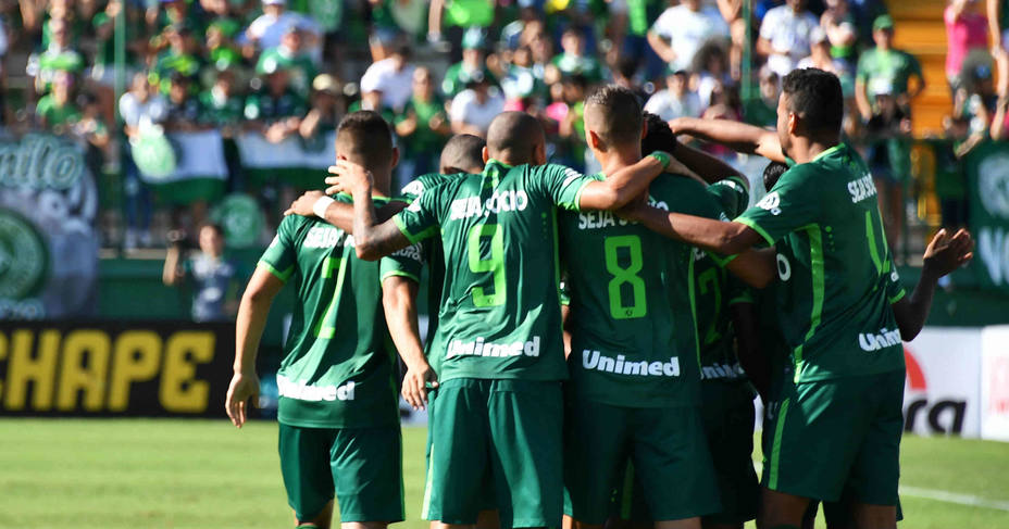 Chapecoense se reconstruye a casi un año después de la tragedia aérea