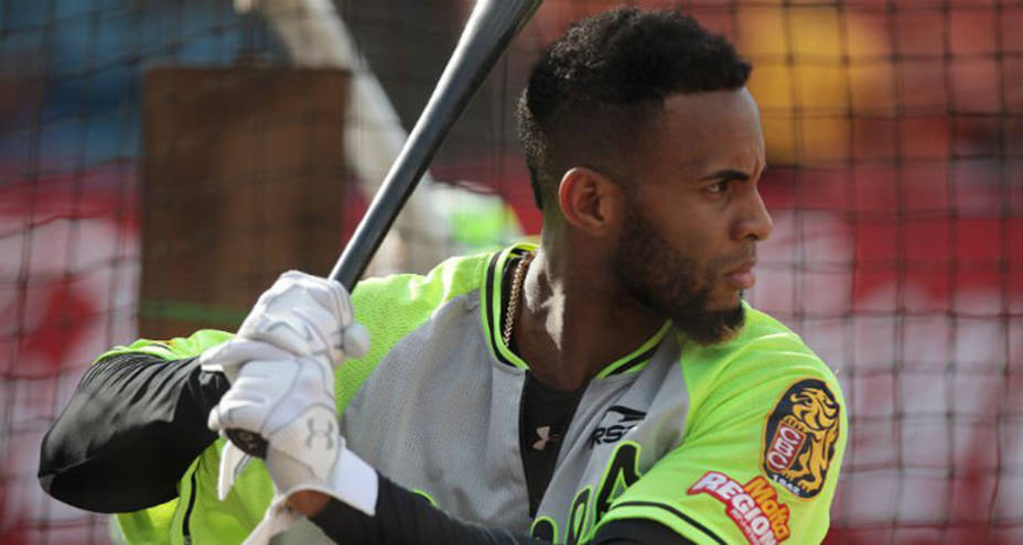 El cubano Yandy Díaz pega un grand slam y los Leones regresan al triunfo