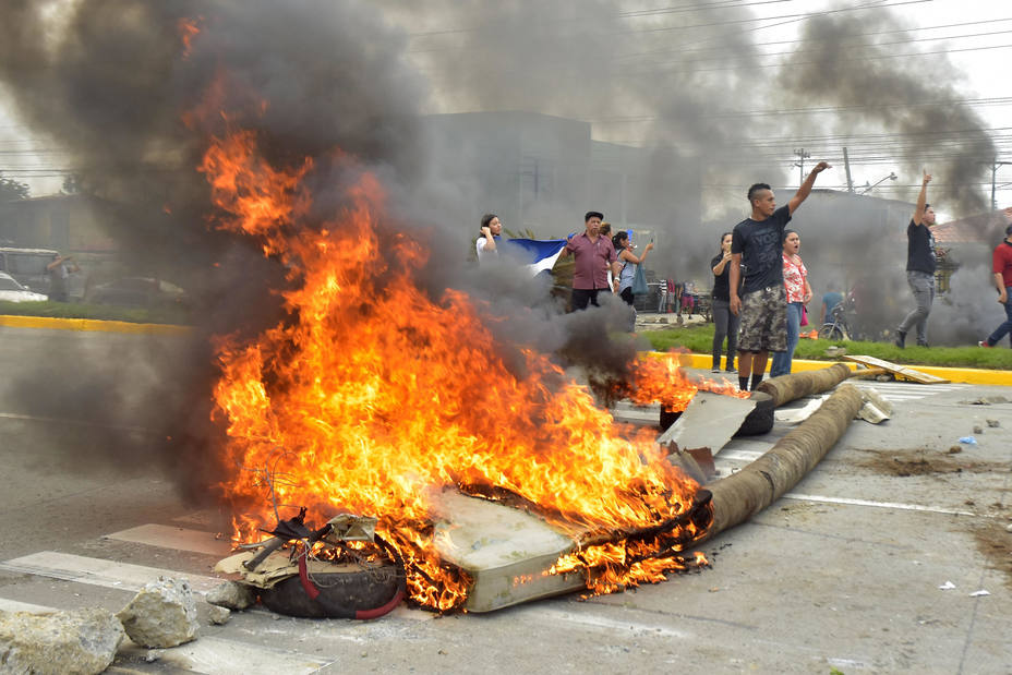 cerraron-paso-tegucigalpa-por-presunto-fraude-electoral_213807.jpg