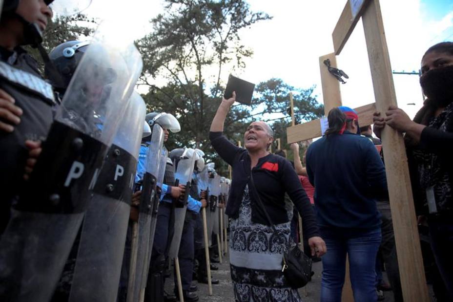 menos-muerto-protesta-violenta-honduras_219704.jpg