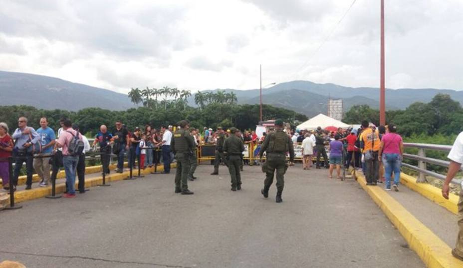 disminuye-paso-venezolanos-colombia-por-mayores-controles_224232.jpg