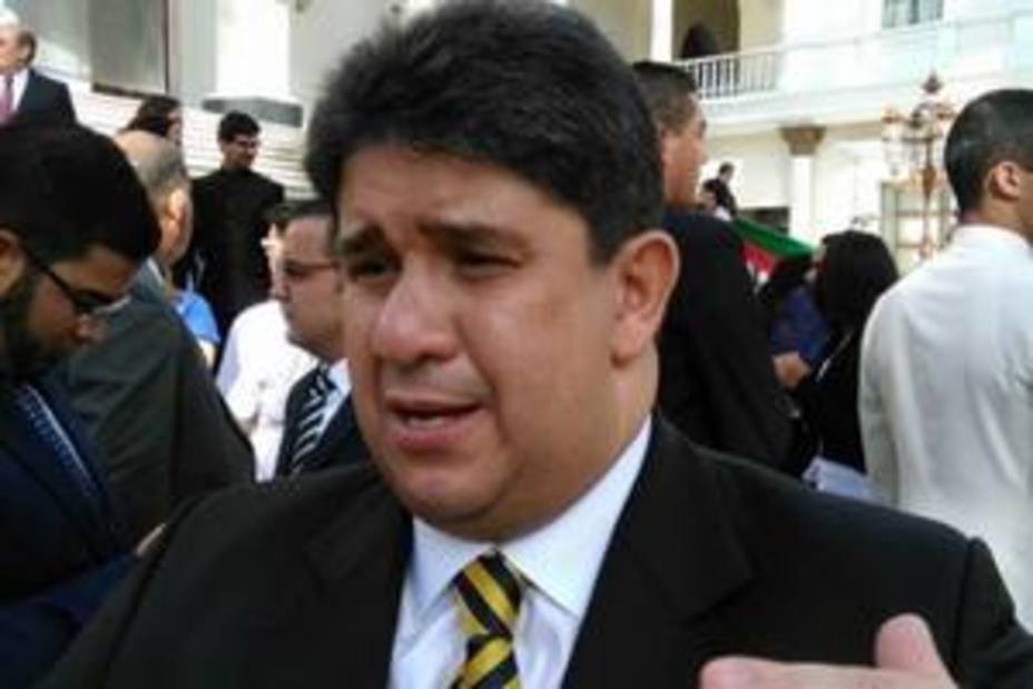jose-gregorio-correa-pidio-mejorar-atencion-consular-venezolanos_230850.jpg
