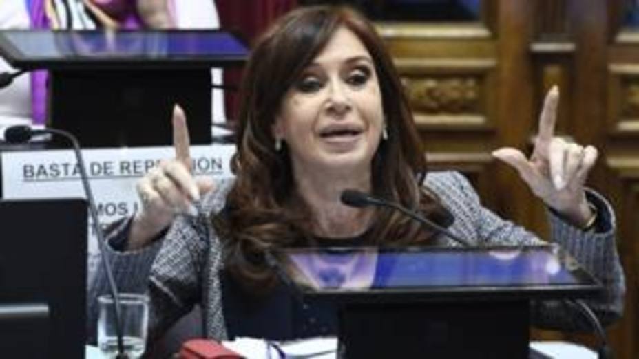 cristina-kirchner-enviada-juicio-otra-vez-por-presunta-corrupcion_272929.jpg