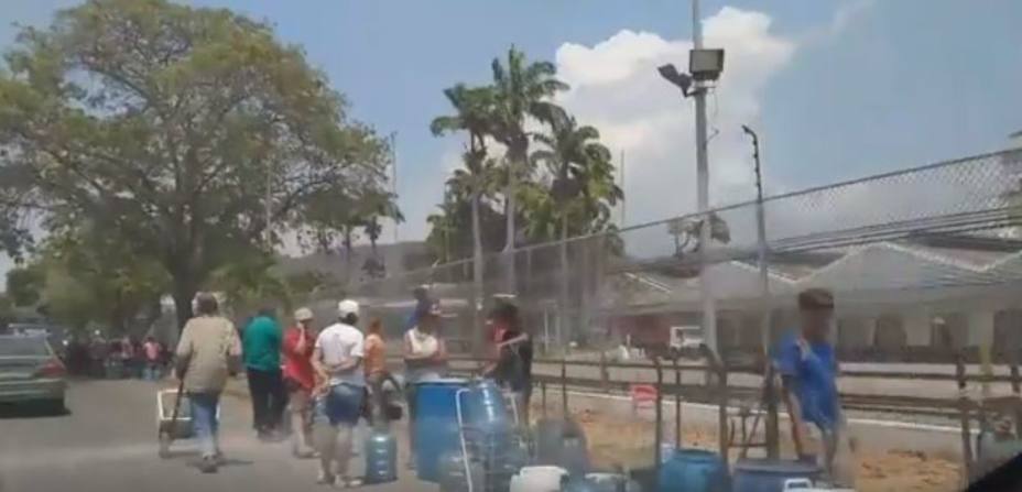 habitantes-valencia-abastecen-con-pozo-por-falta-agua_274111.jpg