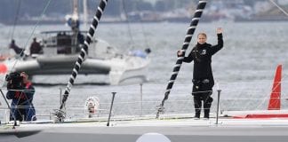La activista sueca de 16 años Greta Thunberg navega en el yate de Malizia II en el puerto de Nueva York