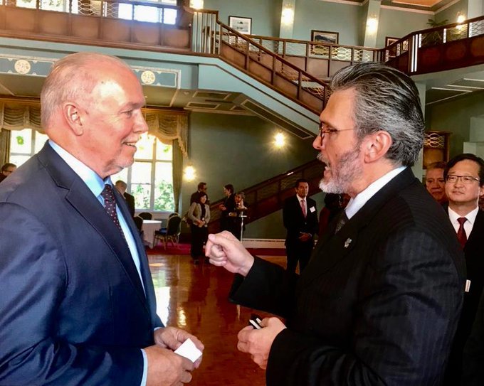 Viera-Blanco se reunió con el primer ministro de la provincia British Columbia