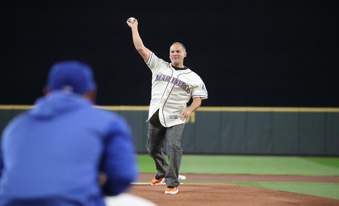 Omar Vizquel disfrutó el homenaje que le hicieron los Marineros