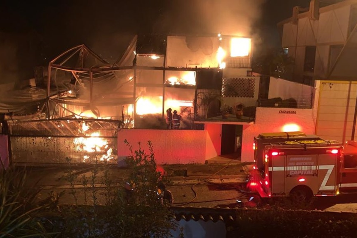 Casa incendiada en El Hatillo