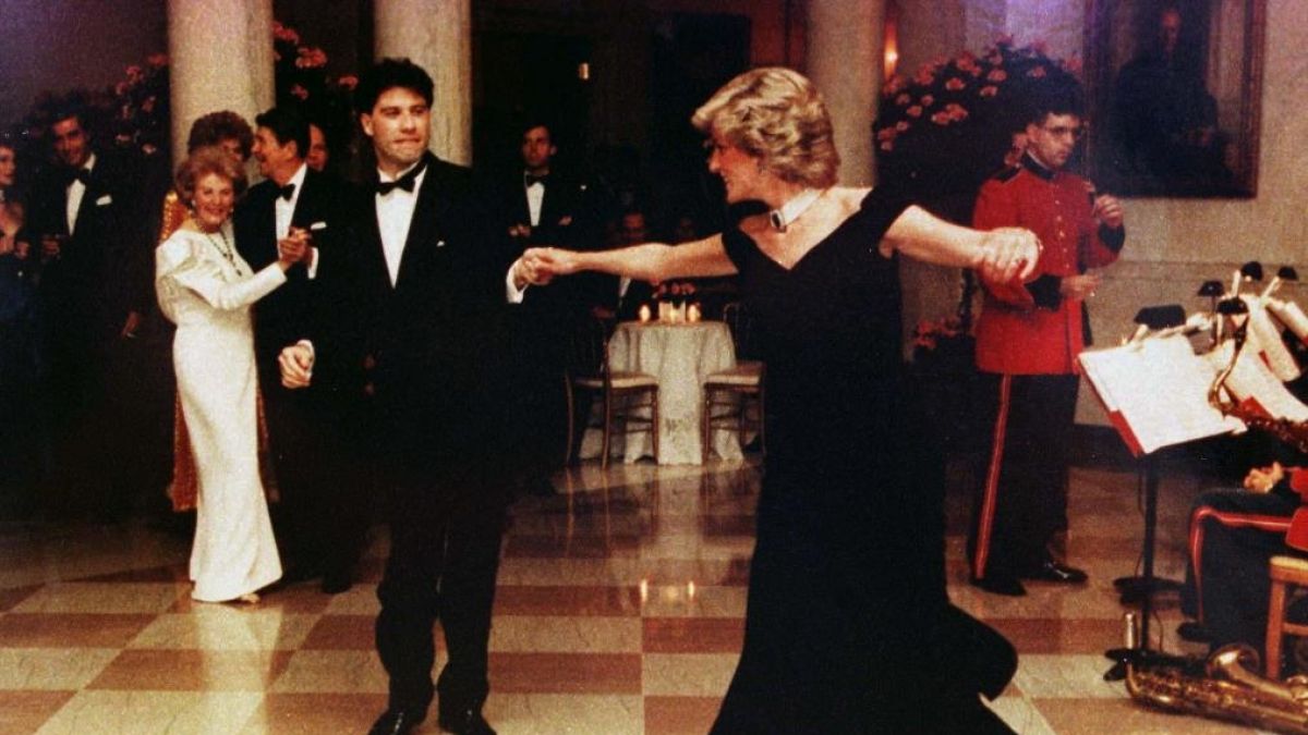 El icónico vestido «Travolta» de Lady Di no encuentra comprador