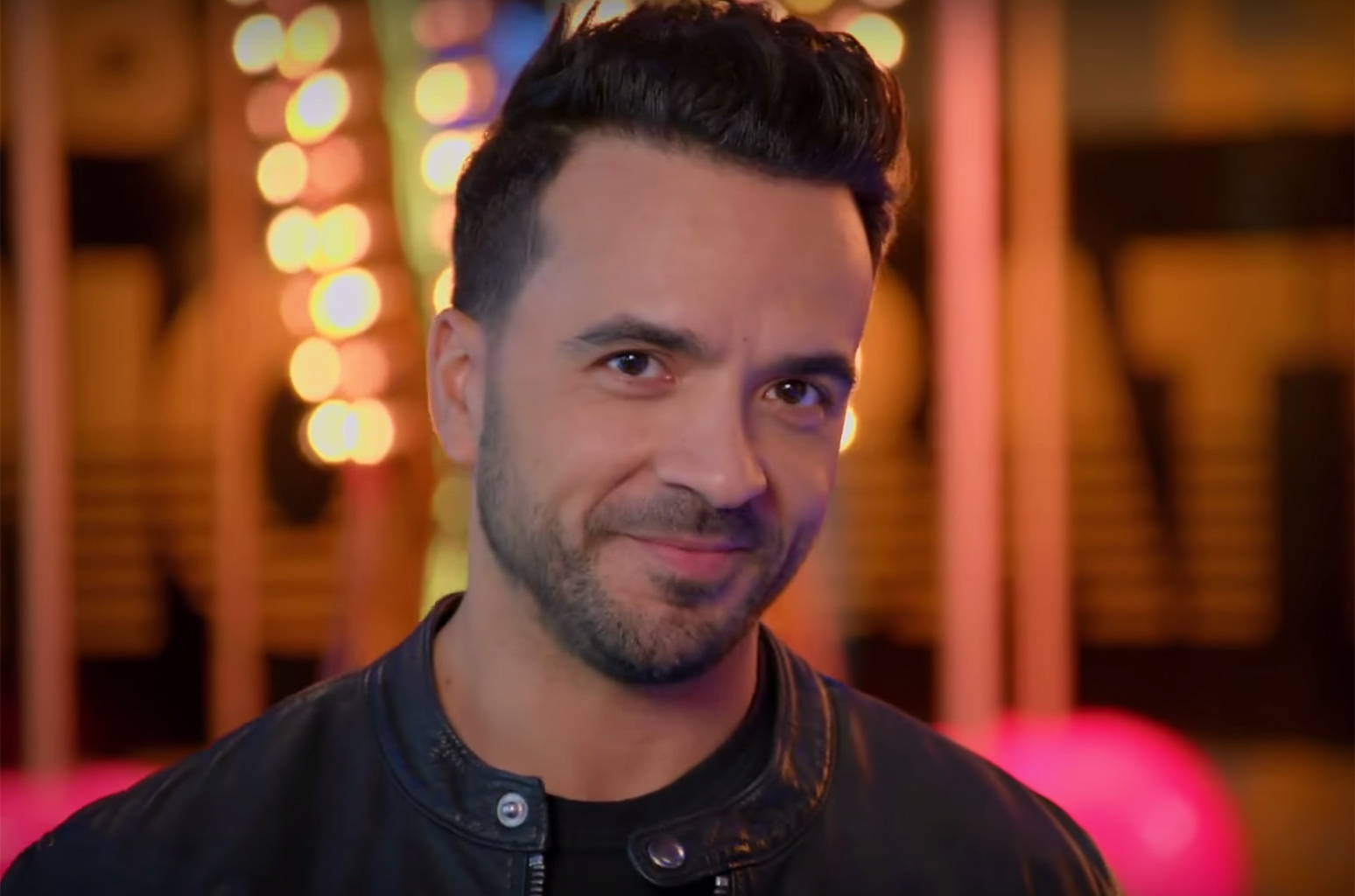 Luis Fonsi entregó instrumentos a una escuela de música afectada por sismos en Puerto Rico