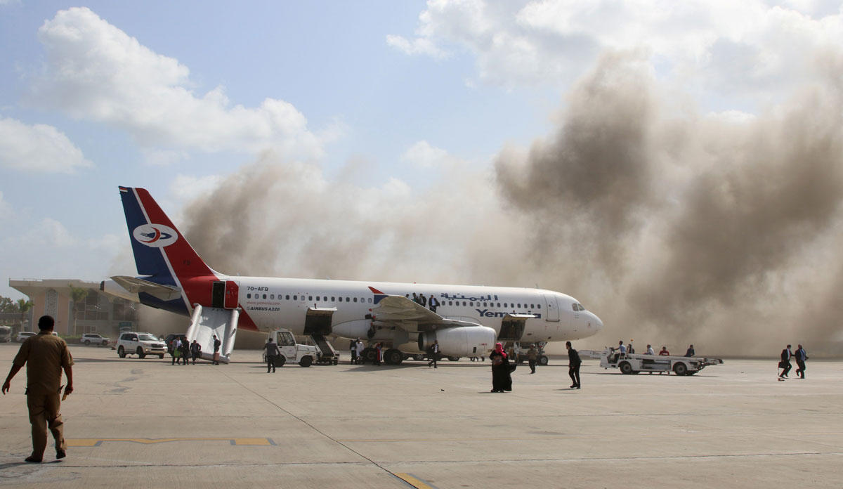 Al menos 26 muertos en Yemen tras explosiones en el aeropuerto de Adén