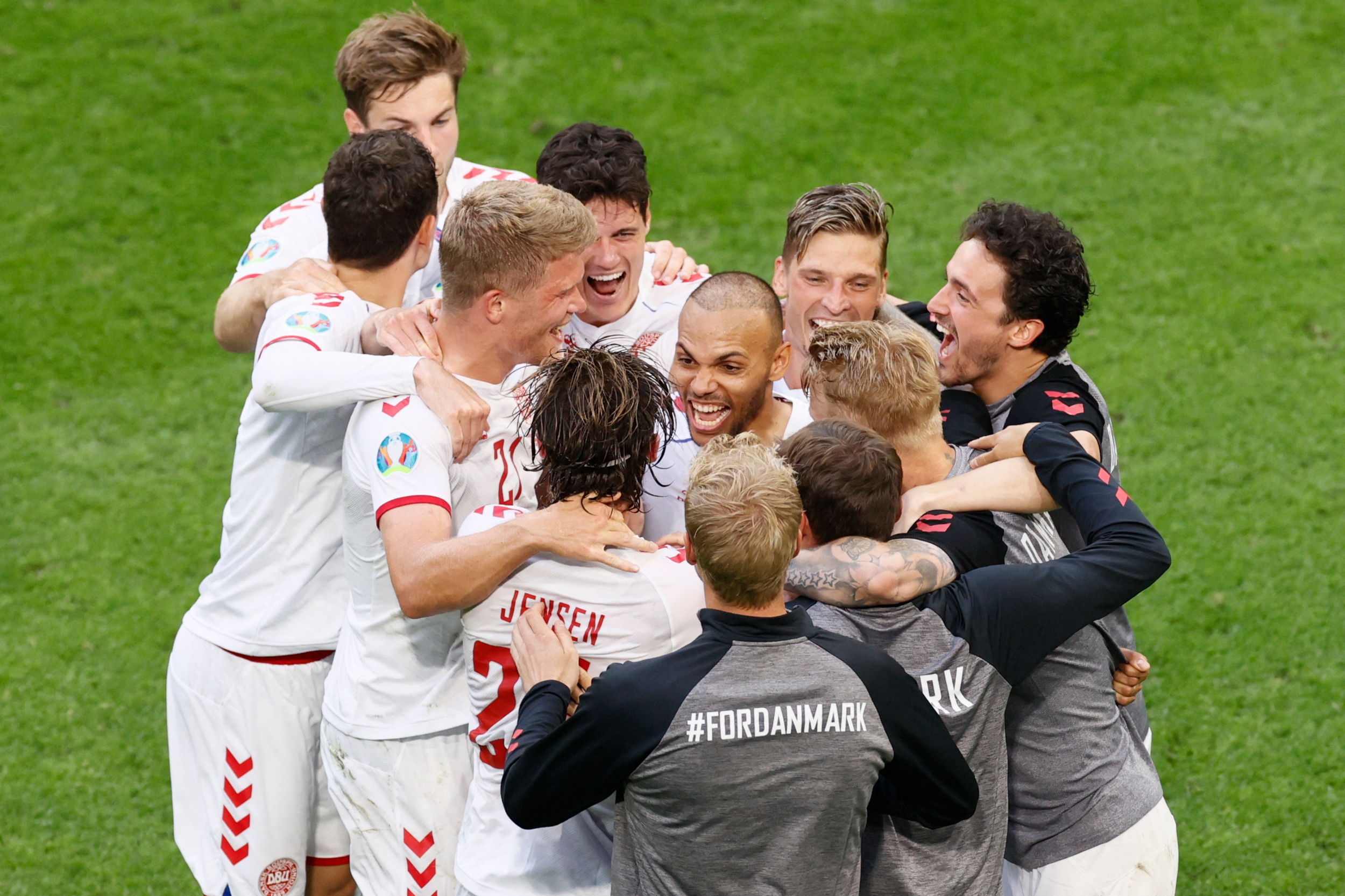 Dinamarca goleó 4-0 a Gales y es la primera en cuartos de final de la Eurocopa