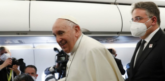 El papa dice que una posible visita a Kyiv está "sobre la mesa"