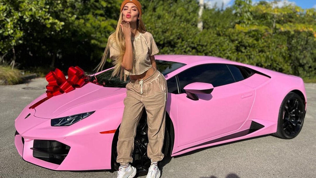 Genesis Aleska venderá el Lamborgini que le regaló su exnovio Nicky Jam