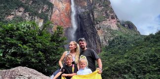 Una familia de Rumania viajó a Venezuela para conocer Canaima: “Cuando lo miras por primera vez te quedas sin palabras. Parece irreal”