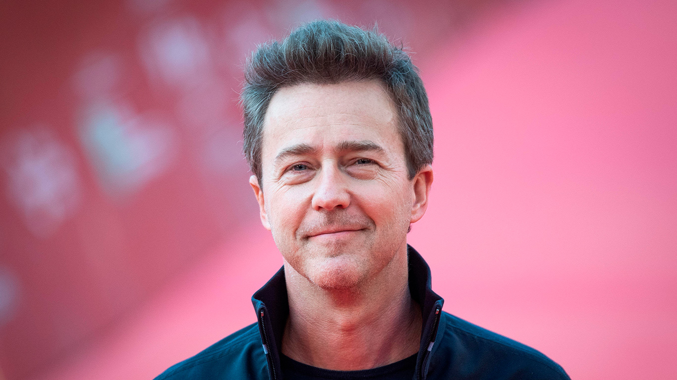 Edward Norton descubrió su parentesco con Pocahontas de la vida real