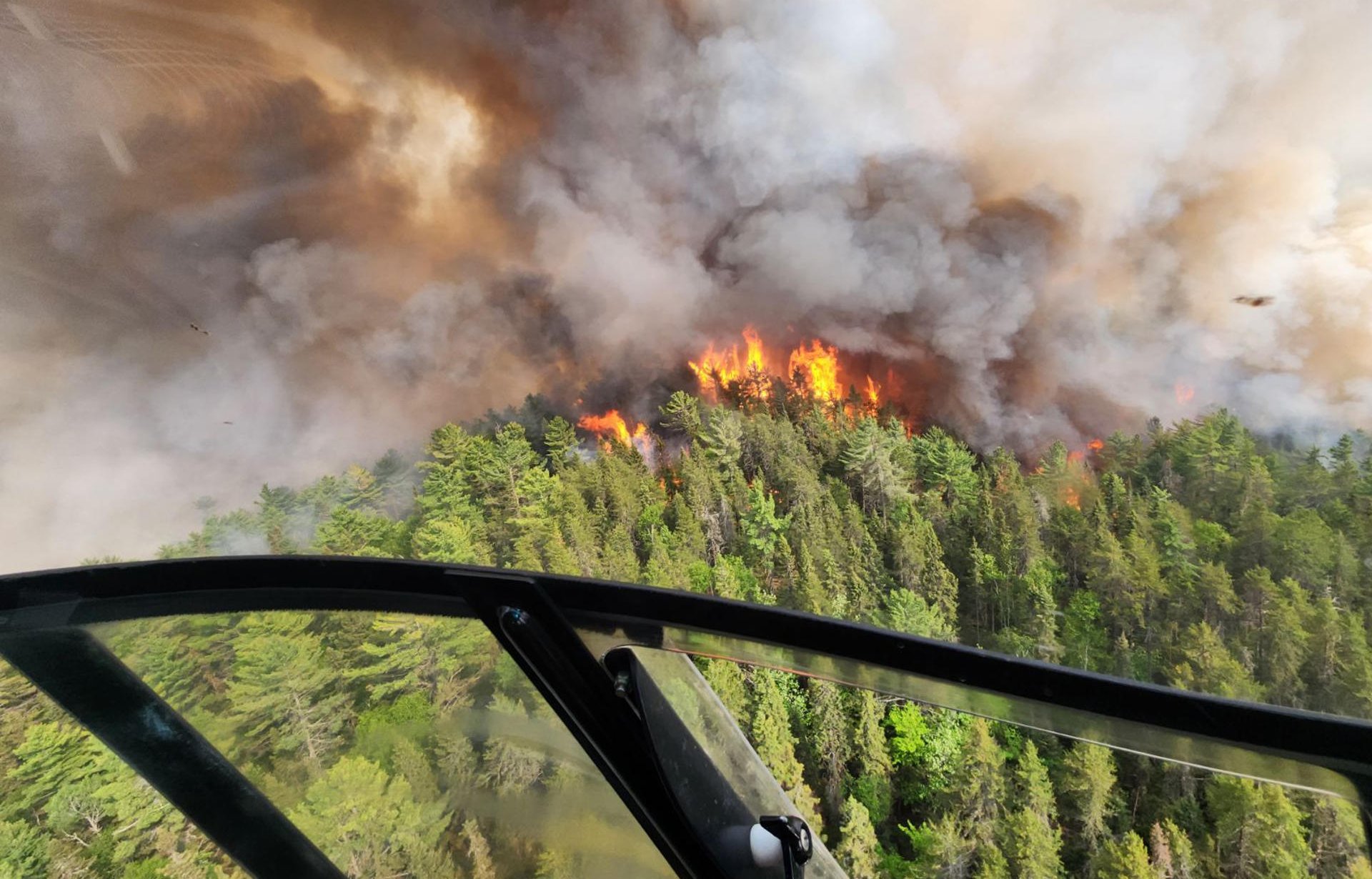 Incendios en Canadá podrían disminuir con la llegada de las lluvias y