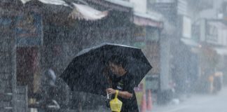 El tifón Haikui toca tierra en Taiwán