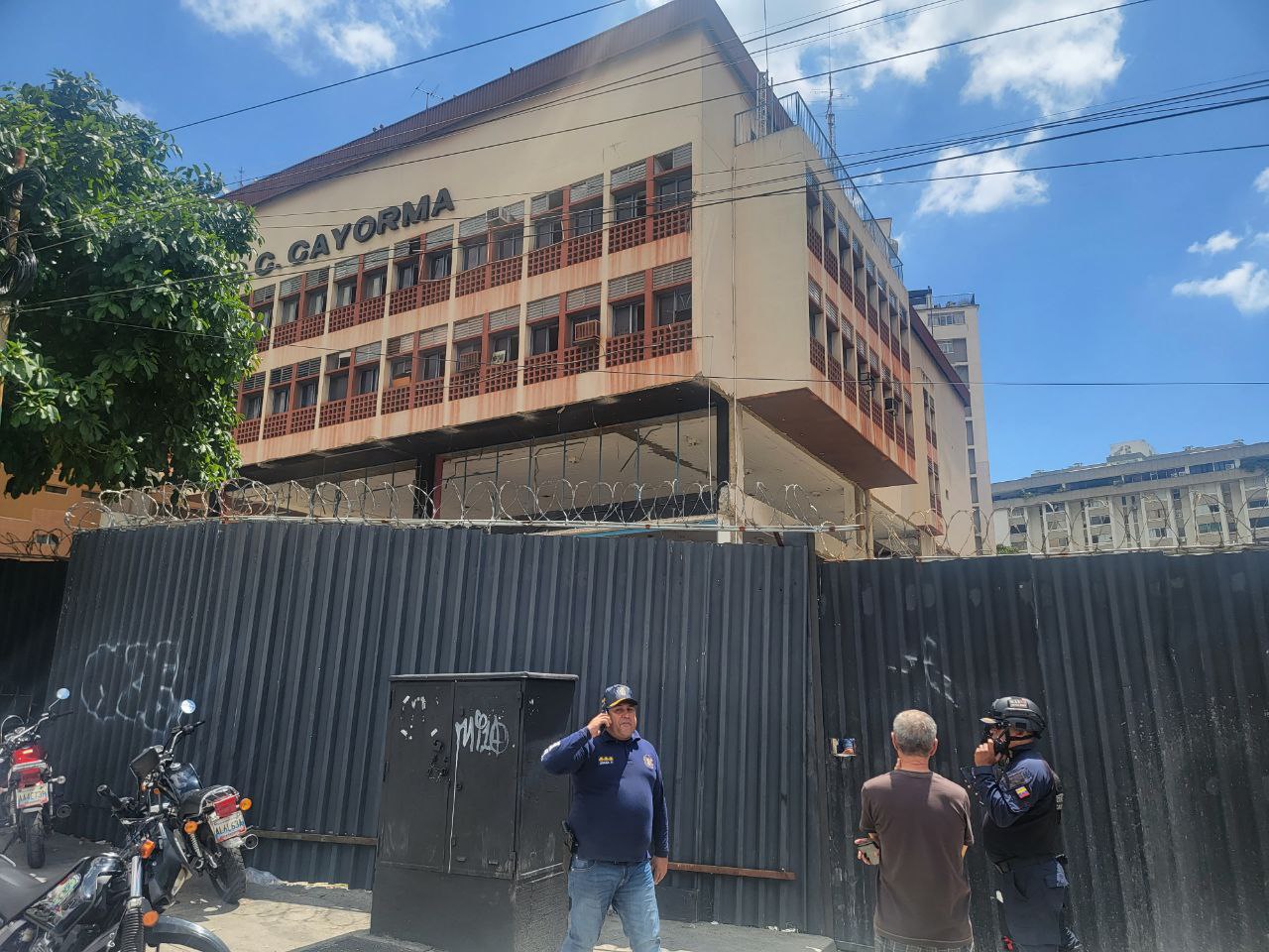 Un muerto y cinco heridos tras derrumbe en una construcción en Los Palos Grandes