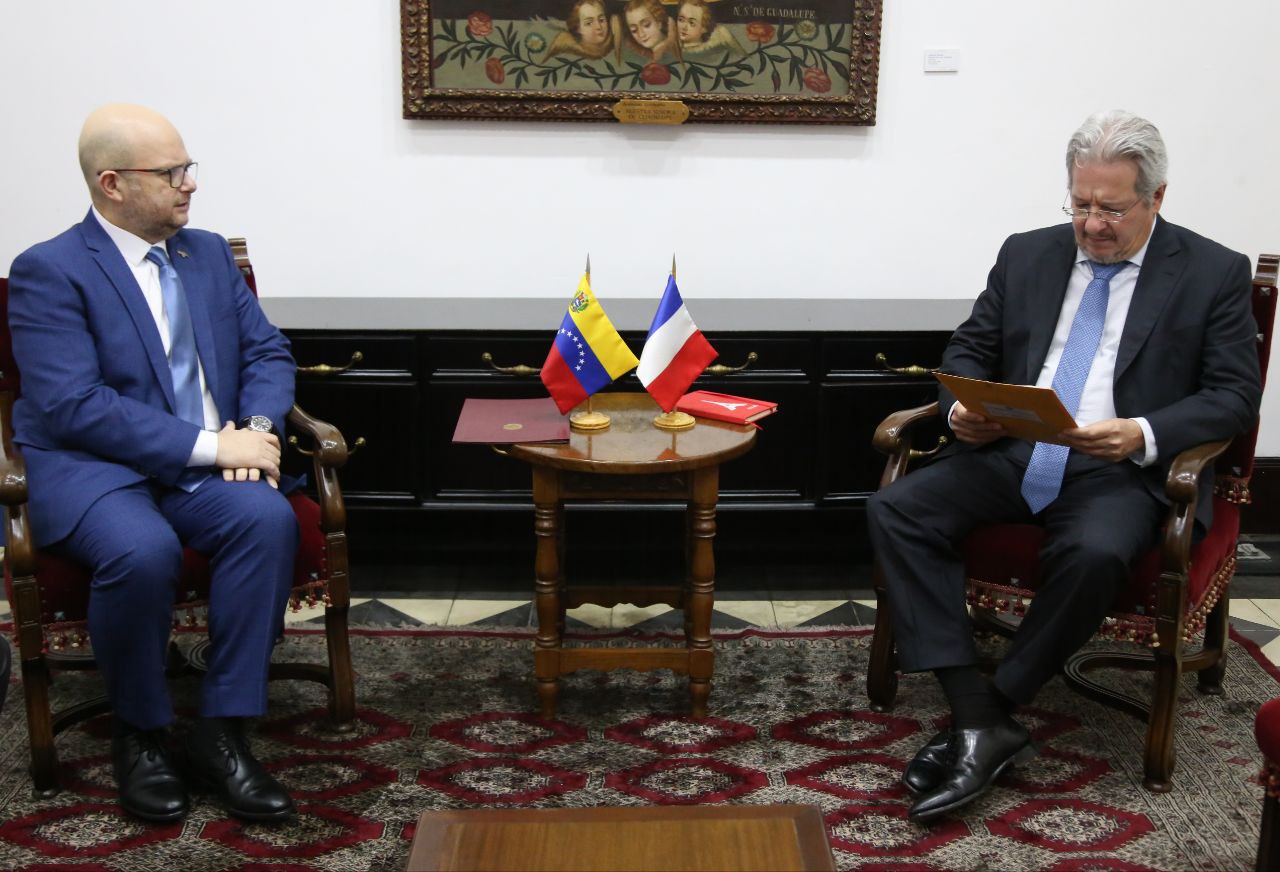 Gobierno de Maduro exige a Francia rectificar «apreciaciones erradas» sobre disputa por el Esequibo