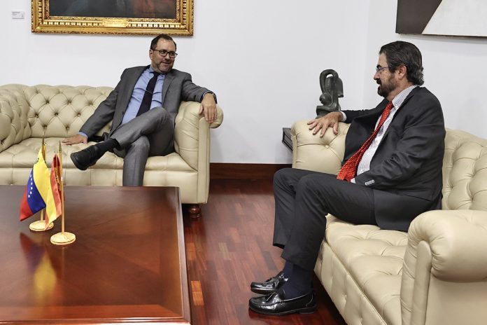 Embajador de España en Caracas se reunió con el canciller de Maduro