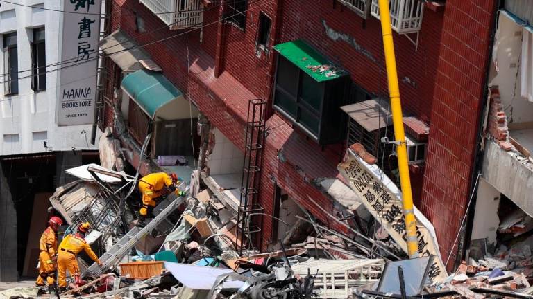 Cerca de un millar de personas atrapadas en la montaña tras el fuerte terremoto de Taiwán