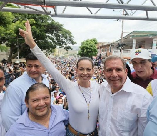 María Corina Machado respaldó a Edmundo González en La Victoria. Foto: Vente Venezuela