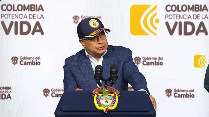 Presidente de Colombia, gustavo Petro, denuncia robo de armas