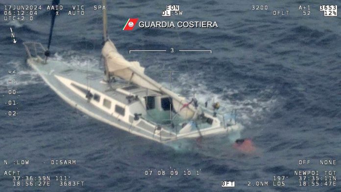 Al menos 26 niños entre desaparecidos en naufragio al sur de Italia, según supervivientes