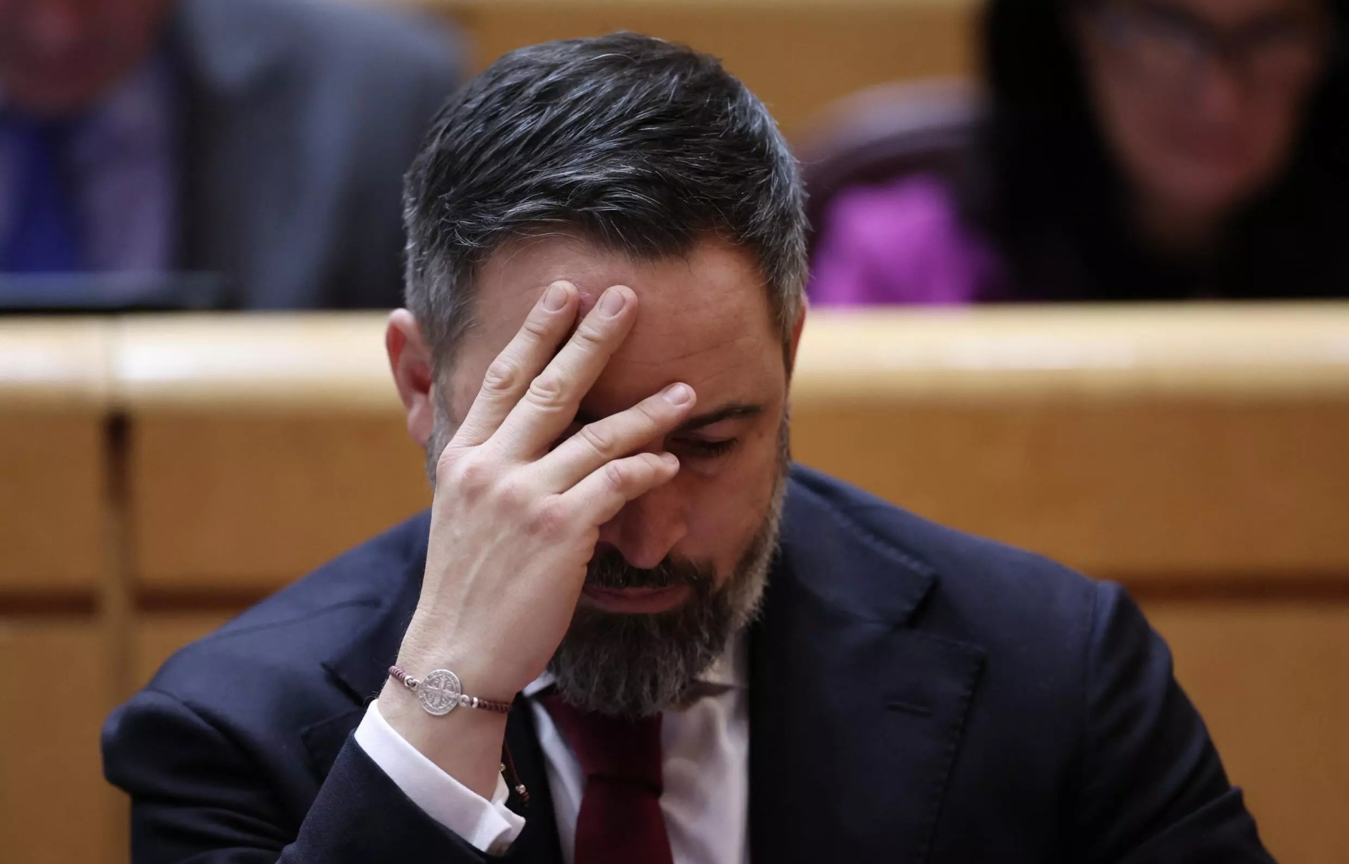 El líder del partido de extrema derecha español Vox, Santiago Abascal, gesticula mientras asiste a la primera sesión plenaria del año del Congreso de los Diputados en el Senado, en Madrid, el 10 de enero de 2024. AFP - THOMAS COEX