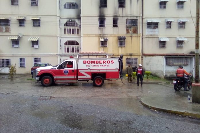 Reportan la muerte de una niña y una mujer tras incendio en Guarenas y en redes cuestionan la versión oficial