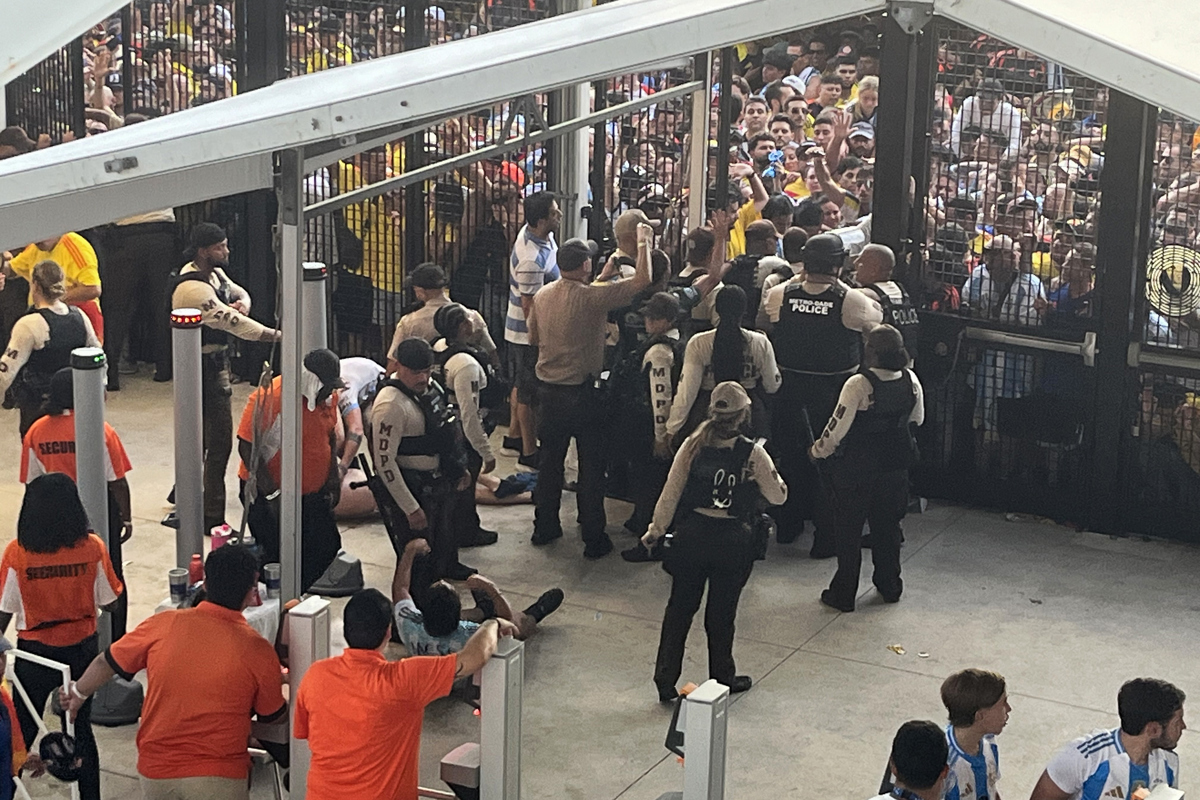 La Policía de Miami arrestó a 27 personas tras el caos durante la final de la Copa América