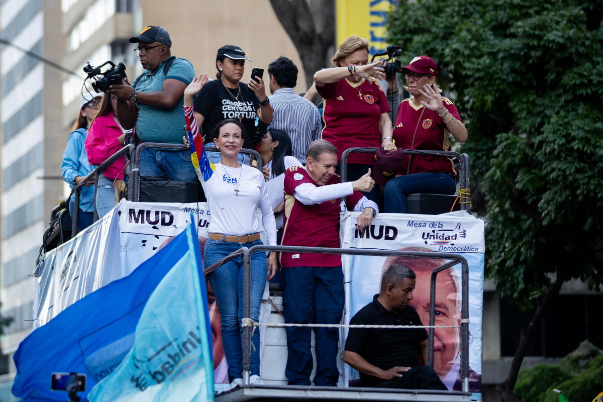 María Corina y Edmundo González en la caravana del jueves 4 de julio en Caracas.