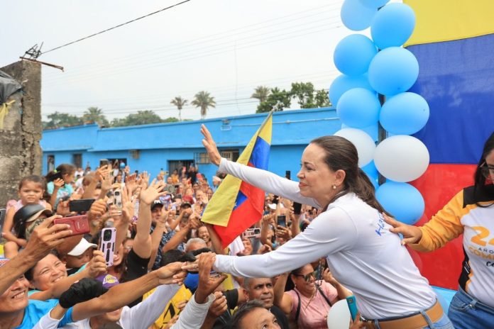 Detuvieron por varias horas a tres jóvenes por compartir un audio sobre acto de María Corina Machado en Barinas