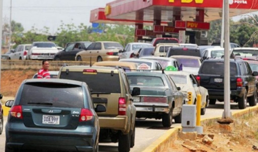 colas por gasolina en la gran valencia