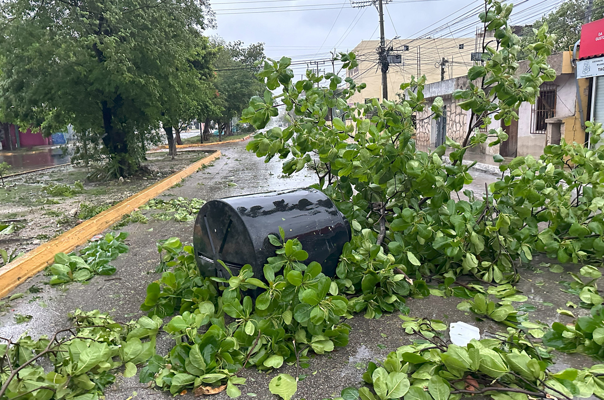 El huracán Beryl de categoría 3 se aproxima a las costas de Quintana Roo, Caribe mexicano