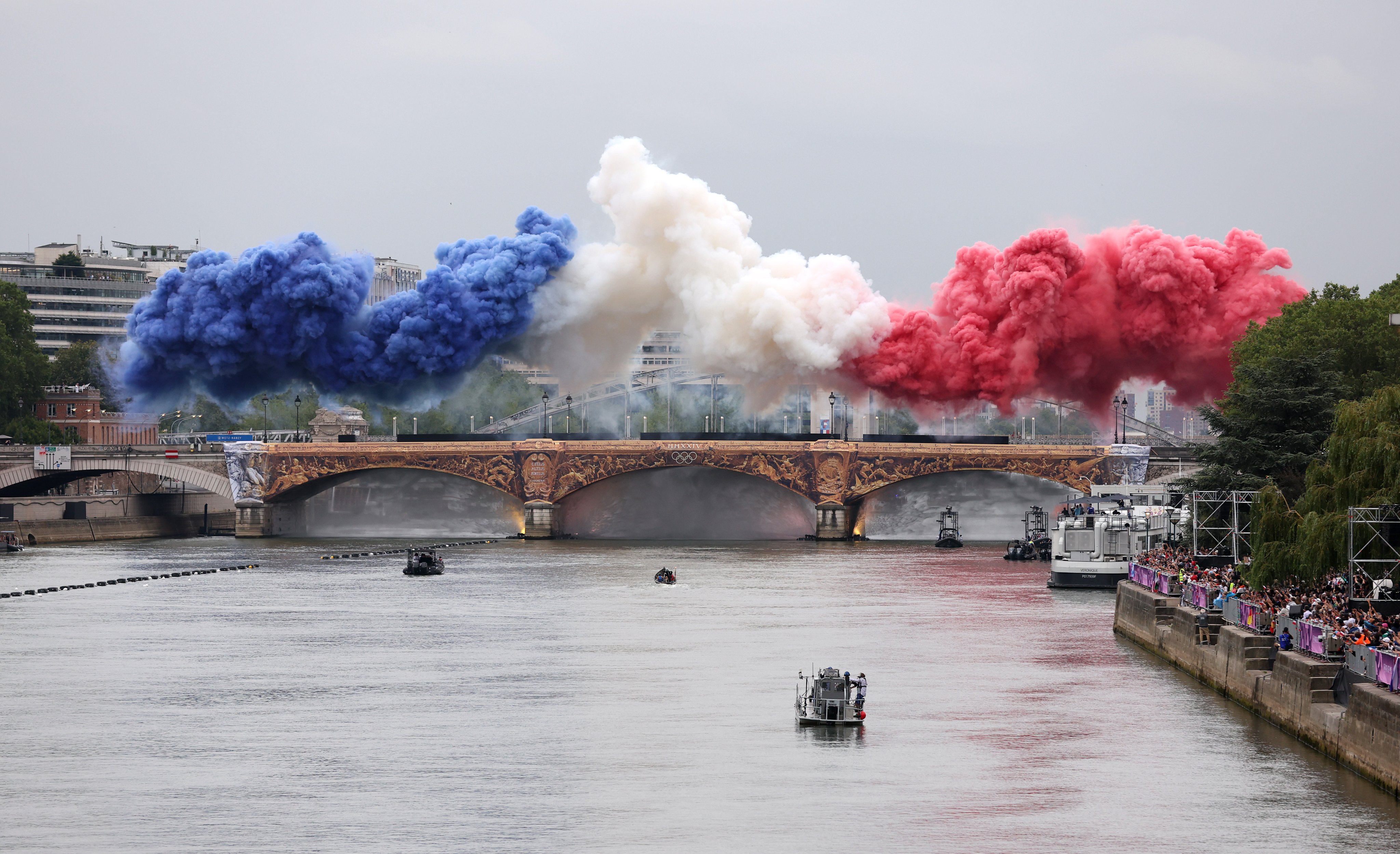 Con fastuosa ceremonia en el río Sena, París da inicio a sus Juegos Olímpicos