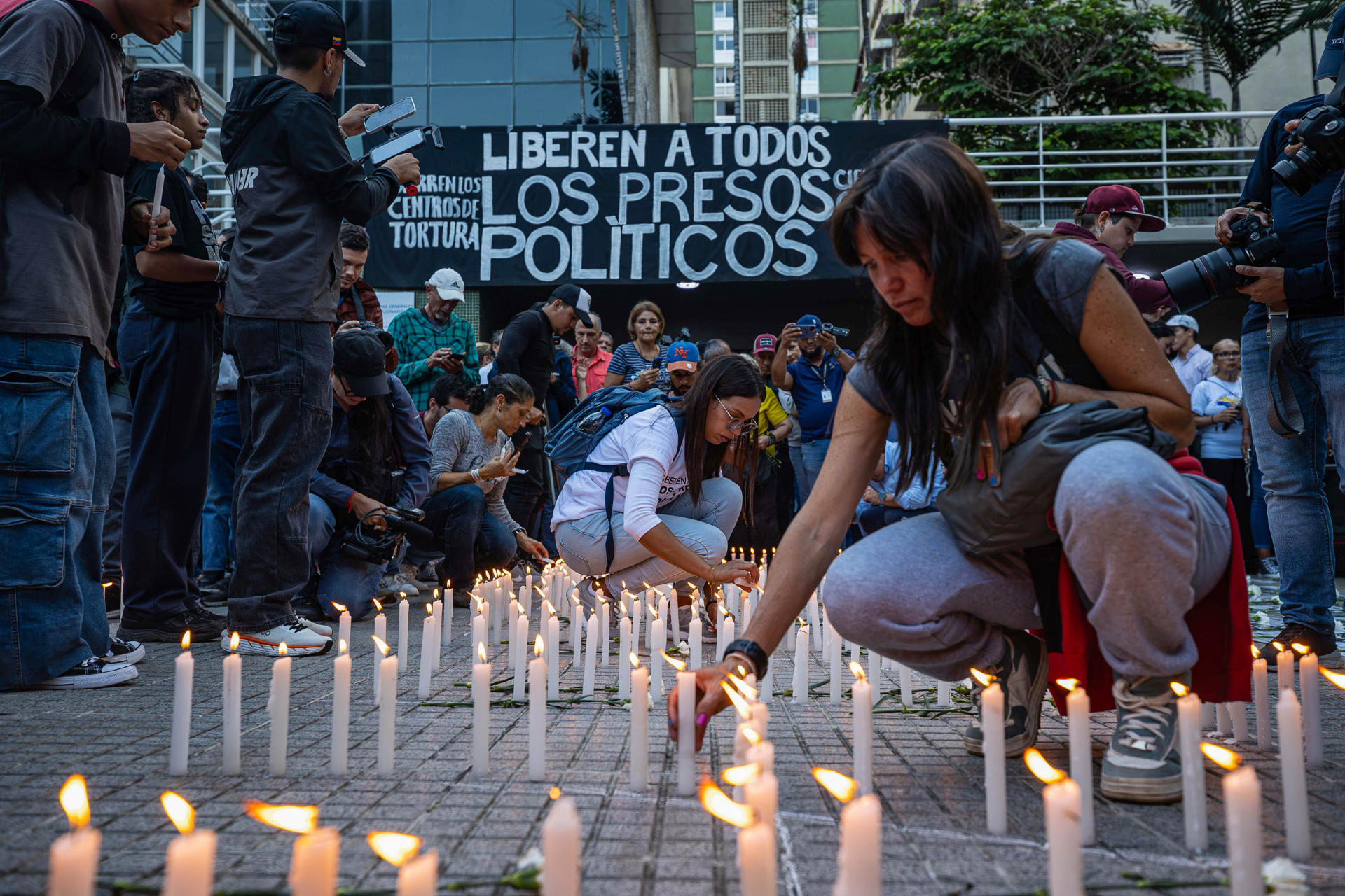 Oposición venezolana convoca gran vigilia por los presos políticos