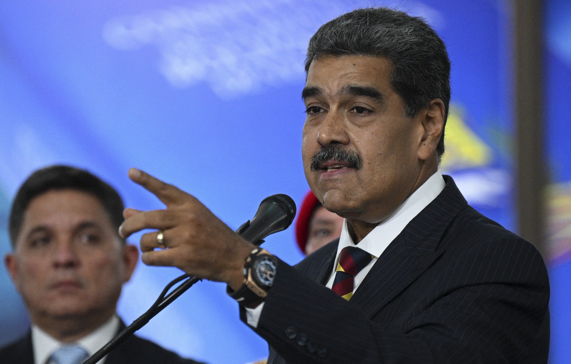 EE UU aclara que no propuso amnistía a Maduro, pero está dispuesto a hacerlo