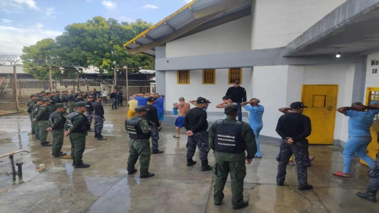 Detenidos durante las protestas en el país son obligados a realizar saludo chavista