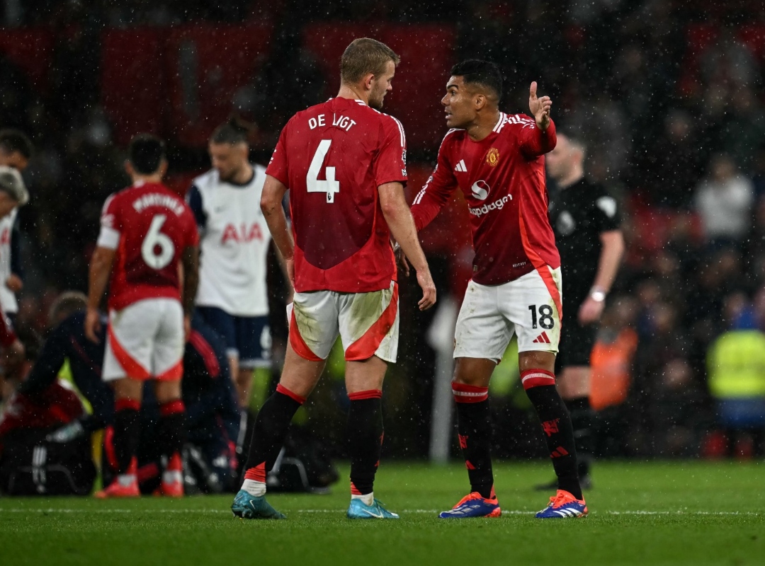 El Manchester United perdió en casa 3-0 contra el Tottenham