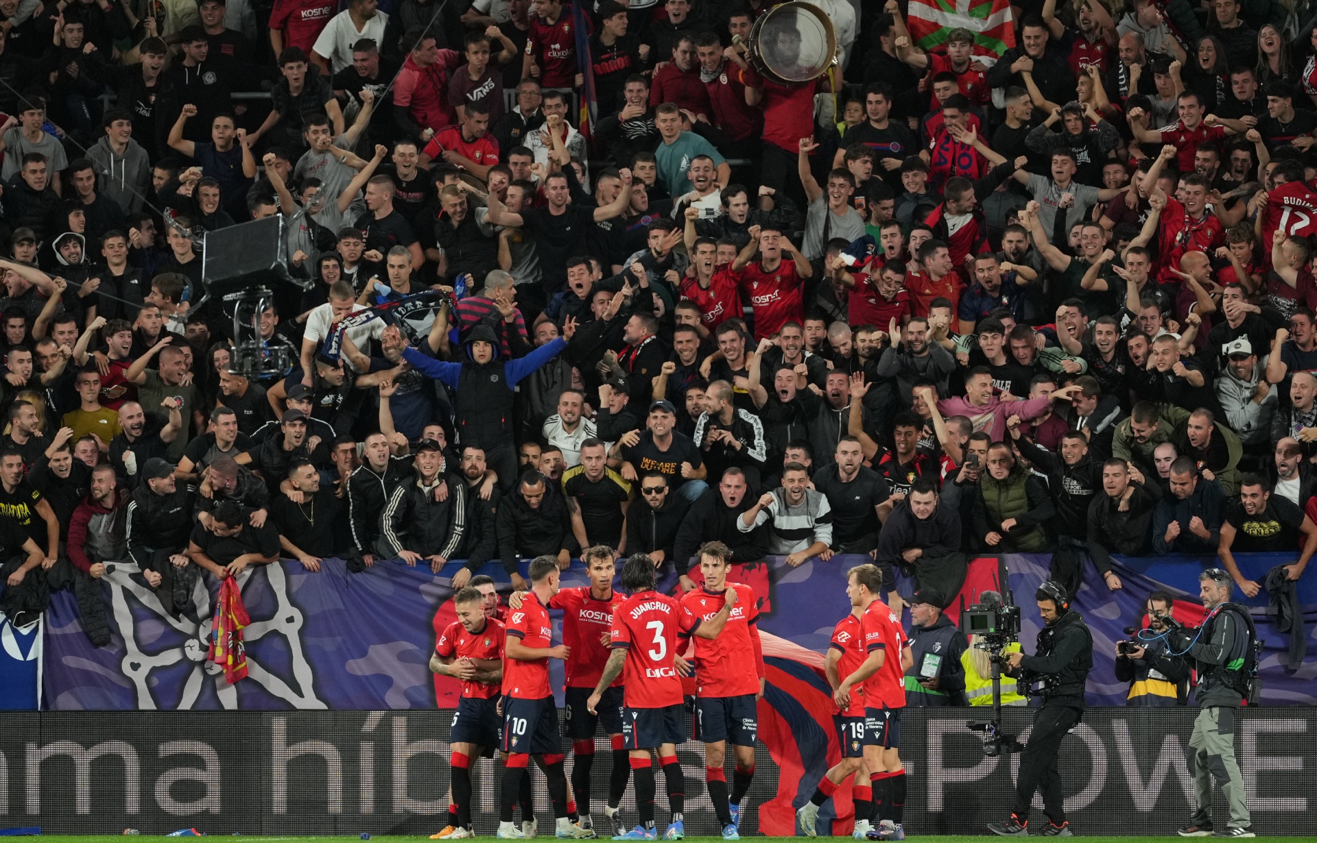 Osasuna rompe el invicto del Barcelona