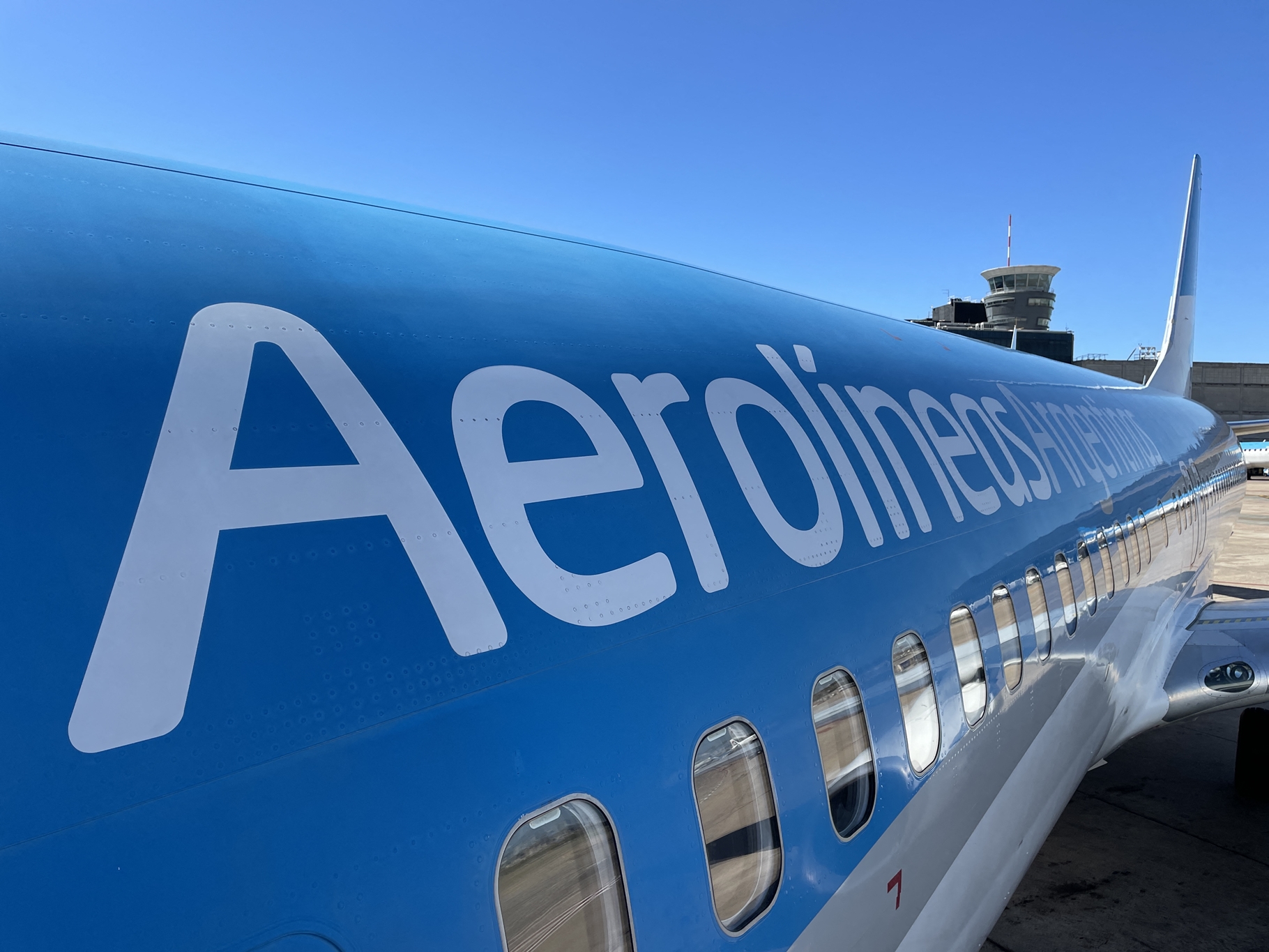 Aerolíneas Argentinas podría ser privatizada tras decreto de Javier Milei